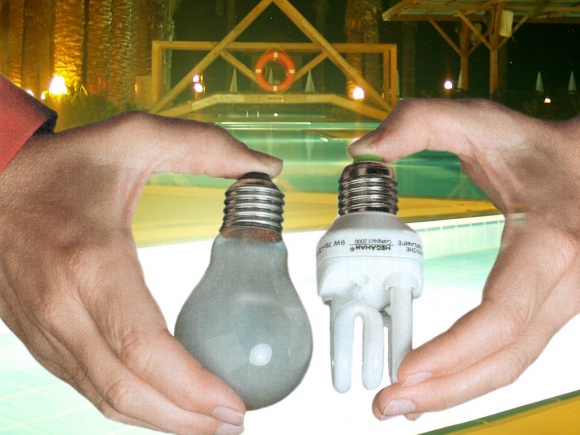 Z zamenjavo navadne žarnice z energetsko varčno žarnico lahko znatno zmanjšamo porabo električne energije.